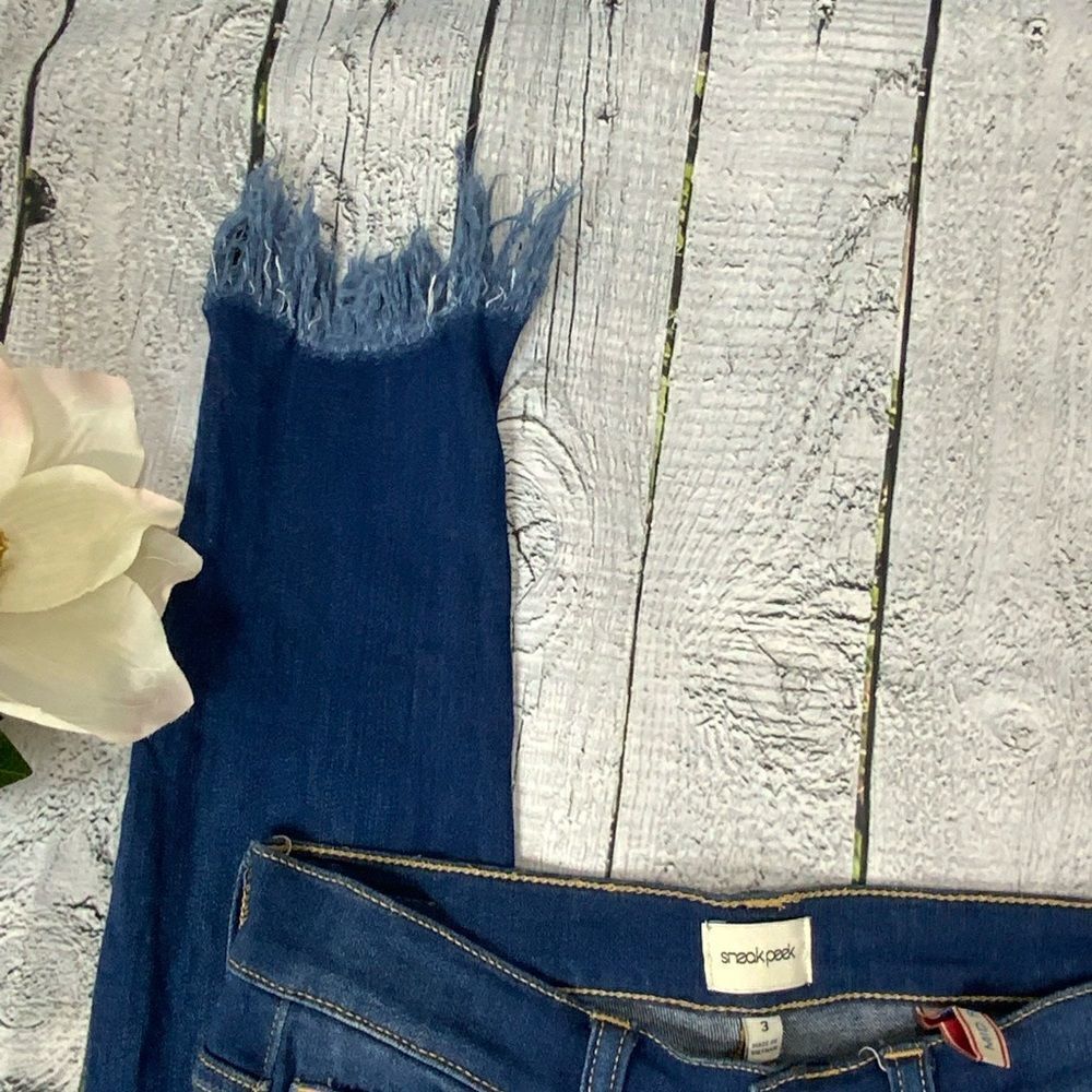 SNEAK PEEK distressed skinny jeans - Picture 2 of 7